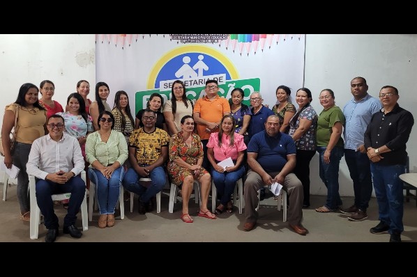 Reunião para implantação do Conselho Escolar Antidrogas ocorre em Davinópolis