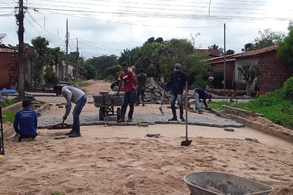 Começa obra de pavimentação da rua Santo Antônio em Davinópolis
